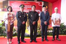 Pj Bupati Buleleng Serahkan Remisi Umum Kepada 183 Warga Binaan Serahkan Remisi Umum