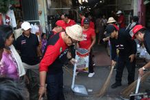 Aksi Hari Kebersihan Sedunia, Bupati Sanjaya Turun Langsung Bersih-Bersih Pasar Tabanan Bersama Masyarakat Bersih-Bersih Pasar Tabanan