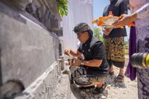 Bupati Giri Prasta Letakkan Batu Pertama Pembangunan Kantor Perumda Air Minum Tirta Mangutama Letakkan Batu Pertama