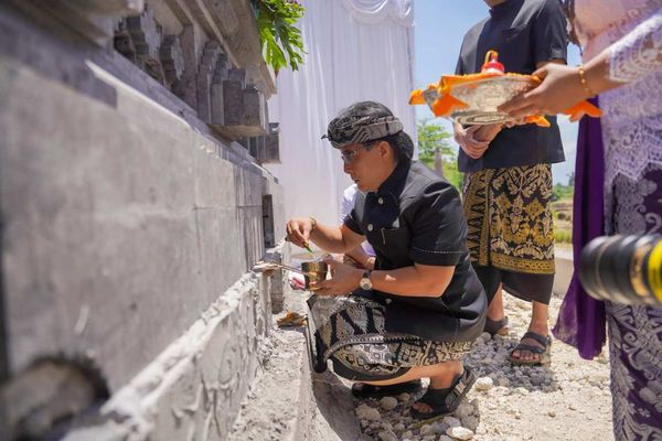 Letakkan Batu Pertama