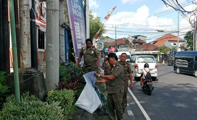 Tertibkan Baliho dan Spanduk