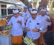 Puncak Karya Ngenteg Linggih, Mupuk Pedagingan dan Padudusan Alit di Parahyangan Kantor Bapenda Kota Denpasar Berlangsung Khidmat Karya Ngenteg Linggih