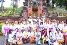 Pemkot Denpasar Laksanakan Tirta Yatra Lansia Peserta Posyandu Paripurna Tahap II Tirta Yatra