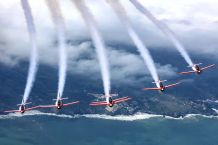 Tim Penerbang Elit Indonesia Akan Hiasi Langit Bali di Bali International Airshow 2024 Tim Aerobatik Jupiter TNI AU akan hiasi langit Bali dengan formasi dan manuver akrobatik memukau menggunakan KT-1B Wongbee dan Bonanza G36 selama perhelatan Bali International Airshow 2024 mulai 18 hingga 21 September. Sumber Foto : Tim Aerobatik Jupiter