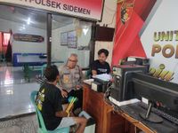 Curi Emas Senilai Puluhan Juta, Buruh Bangunan Asal Lombok Tengah Dibekuk Polsek Sidemen Buruh