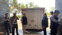 Surat Suara Pilkada Serentak Tiba di GOR Gunung Agung Kawal Ketat