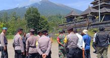 Terdeteksi 6 Titik Api, Kebakaran Hutan di Lereng Barat Gunung Agung Terus Diawasi Kebakaran