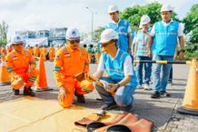 Kinerja Lima Tahun Menteri BUMN, Pasukan Elit PLN Tingkatkan Kapasitas Demi Optimalkan Layanan Pelanggan di Bali Melalui Bakti PDKB 2024 Pasukan elit Jembrana