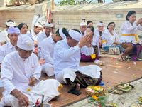 Pemkot Denpasar ‘Ngaturang Bhakti Pujawali’ di Pura Luhur Uluwatu bhakti Pujawali