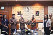 Pemkot Denpasar Terus Berkomitmen Wujudkan Zona Integritas, Wujudkan Birokrasi Bebas Korupsi dan Bersih Melayani Penandatanganan Komitmen