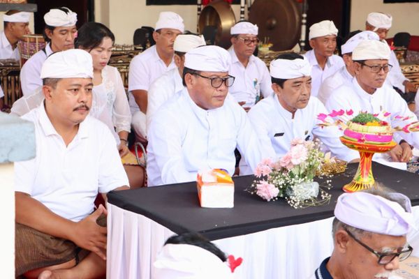 Pengeratep Karya Pura Bhagawan Penyarikan