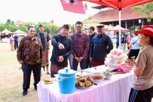 Sekda Alit Wiradana Buka Pasar Rakyat Kelurahan Panjer, Upaya Tekan Laju Inflasi dengan Sediakan Beragam Produk UMKM Lokal Unggulan Pasar Rakyat