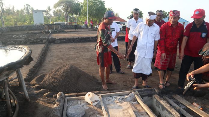 Petani Arak dan Garam Tradisional Petani Arak dan Garam Tradisional