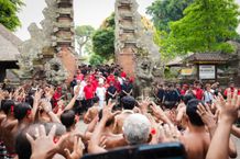 Pengrajin Perak Sebut Diselamatkan Wayan Koster, Nelayan Bali Tetapkan Hati untuk Koster-Giri Koster-Giri