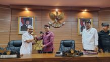 Pjs Bupati Bangli Hadiri Rapat Paripurna Persetujuan Terhadap Ranperda APBD TA. 2025 Ranperda APBD