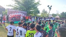 Ratusan Pemain Muda Berlaga di Blimangde Gotong Royong Cup Turnamen sepak bola Blimangde Gotong Royong Cup-1 sukses digelar pada Sabtu, 19 Oktober 2024, di Lapangan Poh Gading