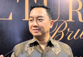 Allen Stevano Manajer Hotel Four Star by Trans Hotel.