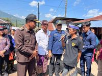 Wujudkan Harapan Masyarakat Selama 30 Tahun, Pj Bupati Lihadnyana Perbaiki Jalan Banjar Kelandis Perbaiki Jalan