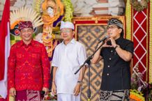 Krama Bali Wajib Tahu, Hanya Koster-Giri Usung Warna Sakral Tridatu, Paslon Lain Tidak Koster Giri