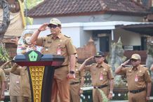 Gerakkan Semangat dalam Kedisiplinan, Bupati Sanjaya Pimpin Langsung Apel Disiplin Pegawai Tabanan Gerakkan Semangat dalam Kedisiplinan, Bupati Sanjaya Pimpin Langsung Apel Disiplin Pegawai Tabanan