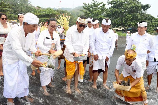 Pura Goa Lawah