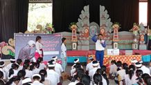 Ratusan Siswa SMAN 1 Gianyar Dapat Edukasi Safety Riding Menjaga Jarak dengan Metode Waktu Safety Riding