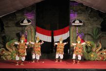 Drama Tari Calonarang Hibur Pemedek Pura Agung Jagatnatha Saat Bhakti Penganyar Pementasan Calonarang