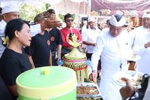 Parade Ngelawar Pasikian Yowana Ramaikan Penyineban Karya Agung di Pura Jagatnatha Parade Ngelawar