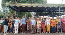 Istri De Gadjah Bersama Tim Mulyadi-Ardika Disambut Hangat Warga Banjar Batusangian Istri De Gadjah