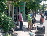 Proyek LPJU Hias di Karangasem Disorot, Pondasi Dinilai Memakan Ruang Jalan Lampu Hias