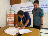 Kantor Pertanahan Karangasem Serahkan 25 Sertifikat Elektronik ke PLN untuk Dukung Infrastruktur Listrik Sertifikat Tanah