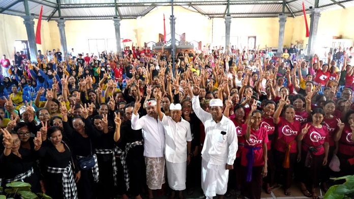 Ribuan "Emak-emak" Dukung Koster-Giri, Rebutan Selfie dan Foto di Desa Patas dan Musi Buleleng Koster Giri