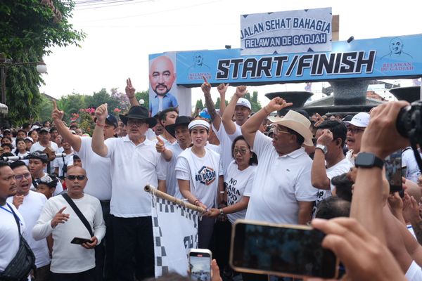 Jalan Sehat Relawan De Gadjah