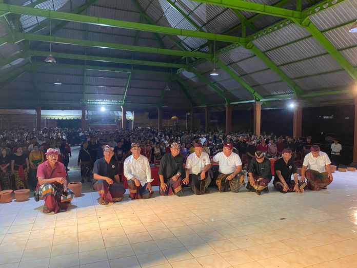 'Malam Menyala Wii' di Desa Ubung Kaja, Bli Mangde Ajak Warga Dukung Pasangan Jaya-Wibawa.