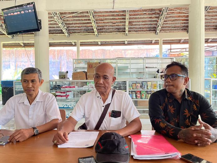 Tim hukum pasangan calon nomor urut 2, Anak Agung Kakarsana-I Wayan Tagel Arjana (KATA), yang dipimpin oleh I Wayan Gede Suwahyu, SH., MH Gianyar