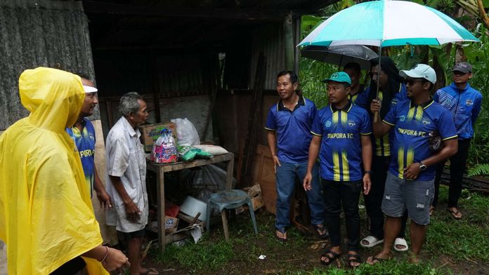 Dikpora FC Denpasar Gelar Bakti Sosial "Football for Humanity" di Desa Rendang