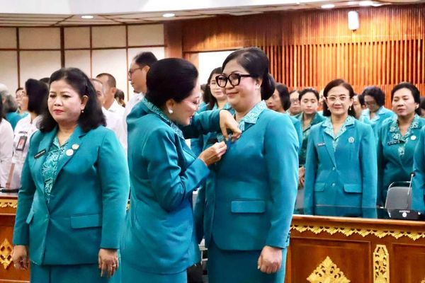 BaliPortalNews_ Ny. Rai Wahyuni Sanjaya Hadiri Rakorda 2024 dan Pengukuhan Ketua Tim Pembina Posyandu Se-Bali Posyandu