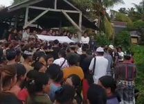 Isak Tangis Warnai Pemakaman Tukang Rit Korban Longsor di Badeg Dukuh Pemakaman