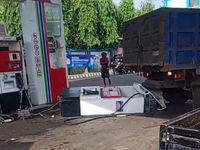 Mesin Pom Bensin Padangkerta Ambruk Akibat Selang Tertarik Truk SPBU