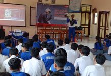 Jaga Keselamatan Berkendara Astra Motor Bali Gencarkan #Cari_Aman Pakai Helm di Daerah Pelosok Safety Riding