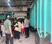 Truk Seruduk Toko dan Tabrak Motor Parkir di Subagan, Dua Orang Luka Ringan Tabrak