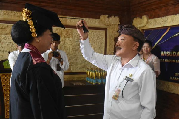 Wisuda Lansia Wreda Harum Mahottama Wisuda Lansia Wreda Harum Mahottama