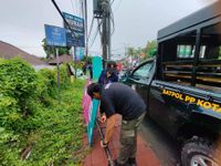 Satpol PP Kota Denpasar Tertibkan Baliho dan Spanduk, Wujudkan Keindahan Wajah Kota Tertibkan Baliho dan Spanduk
