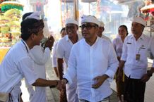 Wali Kota Jaya Negara Hadiri Pujawali di Pura Tirta Harum, Serangan Pujawali