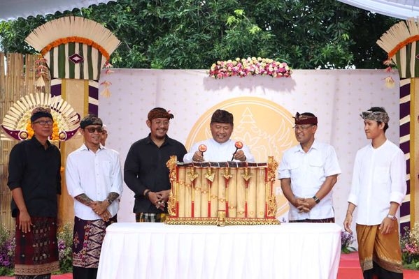 Sekda Alit Wiradana