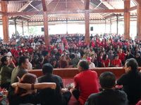 Gubernur Terpilih Wayan Koster dan Wagub Giri Prasta Temui Ratusan Pendukung dan Makan Jinggo Bareng di Jembrana Wayan Koster dan Giri Prasta