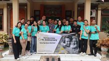 Rayakan HUT ke-6, The Cakra Hotel Berbagi Kebahagiaan dengan Mengunjungi Panti Sosial Tresna Werda Wana Seraya The Cakra Hotel