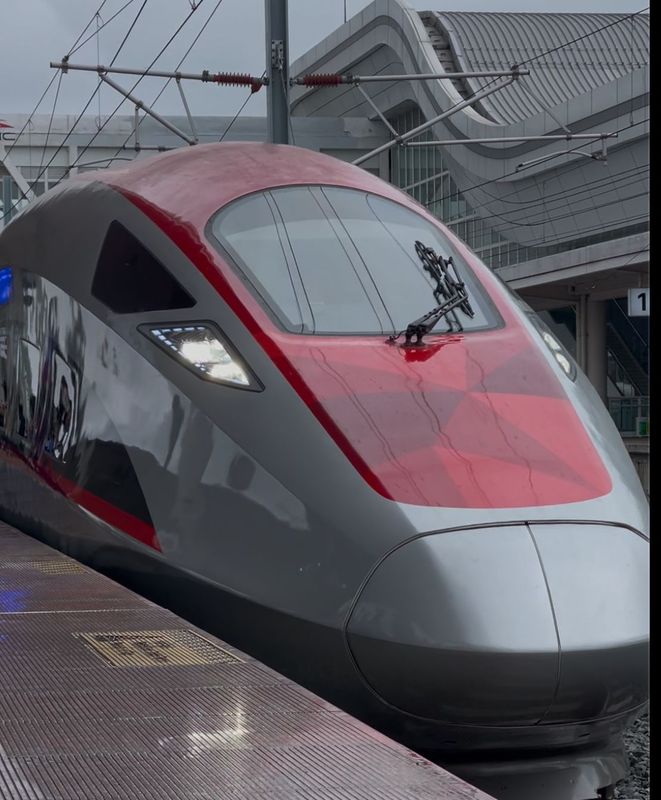 KCIC, Kereta Cepat Whoosh Jadi Solusi Mobilitas Modern di Tengah Kota Padat Whoosh