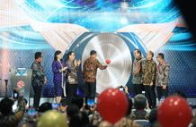 Pasar Modal Indonesia Tumbuh Positif di Tahun Politik, Investor Ritel Terus Bertambah Pasar Modal Indonesia Tumbuh Positif di Tahun Politik, Investor Ritel Terus Bertambah