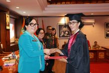 Wisuda Kader BKB Kelas Orang Tua Hebat, Rai Wahyuni Sanjaya Tegaskan Fokus Utama Cegah Stunting di Tabanan Wisuda Kader BKB